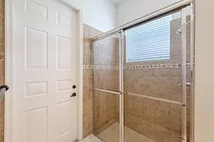 1673 Victoria Pointe Cir, Weston, FL 33327 - Photo 37