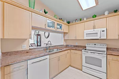 8486 Heather Place, Boynton Beach, FL 33472 - Photo 13