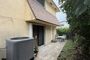 347 Elm St, Hollywood, FL 33019 - Photo 13