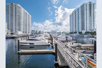 17111 Biscayne Boulevard #2105 + 1 BOAT SLIP 100 ft, North Miami Beach, FL 33160 - Photo 1
