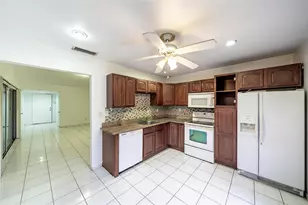 9510 W Fern Ln, Miramar, FL 33025 - Photo 7