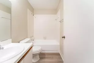 9220 Arborwood Cir, Davie, FL 33328 - Photo 17