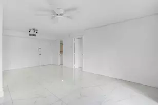 4805 NW 7th St, Miami, FL 33126 - Photo 11