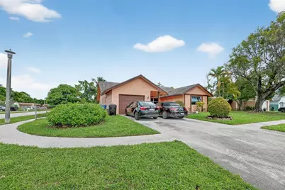 7527 SW 7th Place, Pompano Beach, FL 33068 - Photo 1