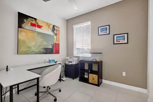 10012 NW 7th St, Miami, FL 33172 - Photo 13