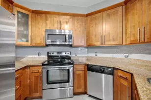 10012 NW 7th St, Miami, FL 33172 - Photo 11