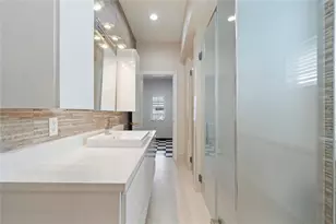 8235 NW 164th St, Hialeah, FL 33016 - Photo 17