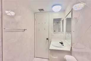 9340 Lagoon Pl, Davie, FL 33324 - Photo 17