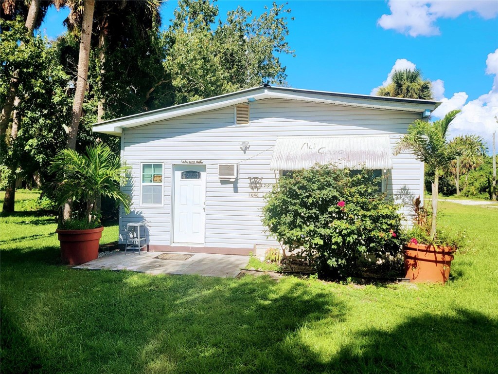 1048 Arvin Ln - 1048 Arvin Ln, Moore Haven, FL 33471 Luxury Property | Jose Angel Pina