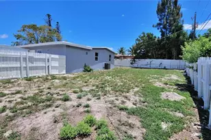 266 NE 42nd St, Deerfield Beach, FL 33064 - Photo 25