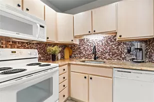 140 Cypress Club Dr, Pompano Beach, FL 33060 - Photo 7