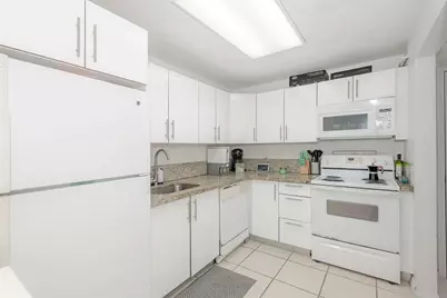 100 Lakeview Drive #206, Weston, FL 33326 - Photo 9