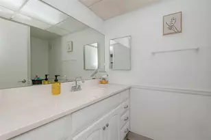 100 Lakeview Dr, Weston, FL 33326 - Photo 13