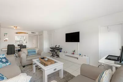 100 Lakeview Drive #206, Weston, FL 33326 - Photo 5