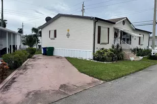 8580 SW 17th St, Davie, FL 33324 - Photo 17