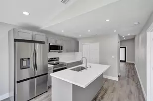 2614 W 65th St, Hialeah, FL 33016 - Photo 13