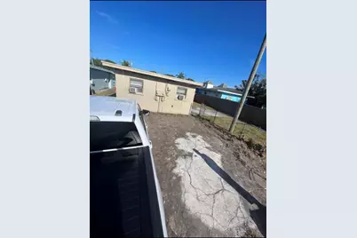 810 N 17th Street, Fort Pierce, FL 34950 - Photo 1