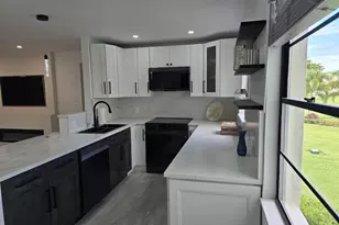 319 Preston H, Boca Raton, FL 33434 - Photo 3