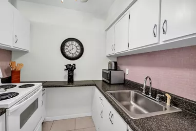 1000 SW 11th Avenue #12A BLDG E, Hallandale Beach, FL 33009 - Photo 17