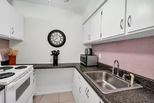 1000 SW 11th Ave, Hallandale Beach, FL 33009 - Photo 17