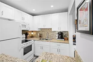 318 Oakridge R, Deerfield Beach, FL 33442 - Photo 9