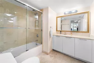 1800 N Bayshore Dr Unit, Miami, FL 33132 - Photo 15