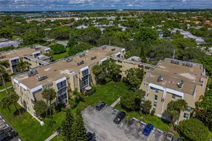 942 NE 199th St, Miami, FL 33179 - Photo 31