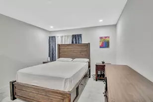 11831 NW 38th Pl, Sunrise, FL 33323 - Photo 9