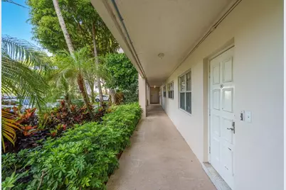 3800 Oaks Clubhouse Drive #110, Pompano Beach, FL 33069 - Photo 7