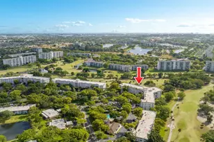 3800 Oaks Clubhouse Dr, Pompano Beach, FL 33069 - Photo 13