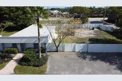3328 NE 11th Avenue, Oakland Park, FL 33334 - Photo 1