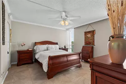 4800 Bayview Drive #402, Fort Lauderdale, FL 33308 - Photo 13
