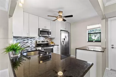 4800 Bayview Drive #402, Fort Lauderdale, FL 33308 - Photo 7