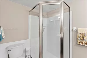 4800 Bayview Dr, Fort Lauderdale, FL 33308 - Photo 15