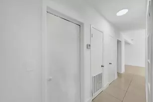 16010 NE 5th Ave, Miami, FL 33162 - Photo 23