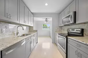 550 SW 137th Ave, Pembroke Pines, FL 33027 - Photo 1