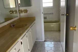 1005 Country Club Dr, Margate, FL 33063 - Photo 5