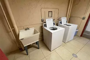 1005 Country Club Dr, Margate, FL 33063 - Photo 23