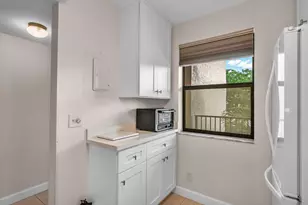 10402 Sunrise Lakes Blvd, Sunrise, FL 33322 - Photo 7