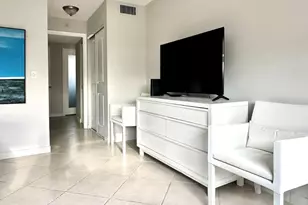 1000 NE 14 Unit, Hallandale Beach, FL 33009 - Photo 25