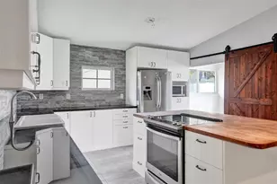 967 NW 89th Ave, Plantation, FL 33324 - Photo 9