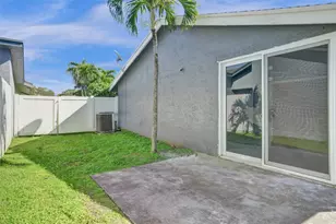 967 NW 89th Ave, Plantation, FL 33324 - Photo 17