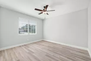 392 SW Paw Ct, Port Saint Lucie, FL 34953 - Photo 17