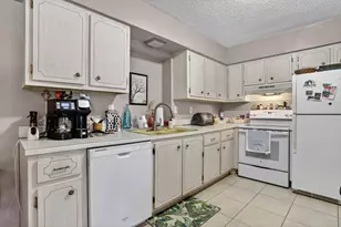 9806 NW 71st St, Tamarac, FL 33321 - Photo 13