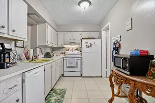 9806 NW 71st St, Tamarac, FL 33321 - Photo 11