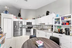 7520 S Aragon Blvd, Sunrise, FL 33313 - Photo 9