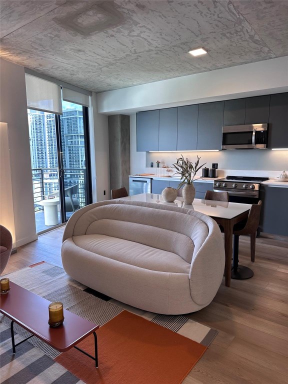 307 SW 5th St main architectural view