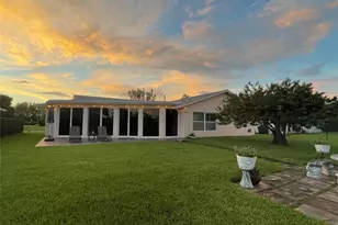 9208 NW 80 St, Tamarac, FL 33321 - Photo 3