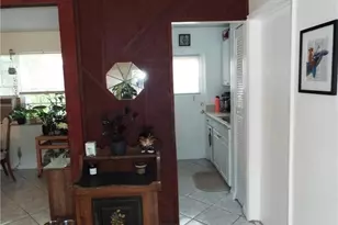 898 NE 39th St, Oakland Park, FL 33334 - Photo 7