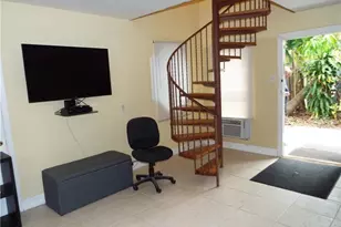 898 NE 39th St, Oakland Park, FL 33334 - Photo 11